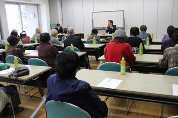 市長と語る見学者の方々の様子