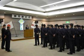 砂川地区広域消防組合の御用納め式にて、市長が挨拶をしている様子