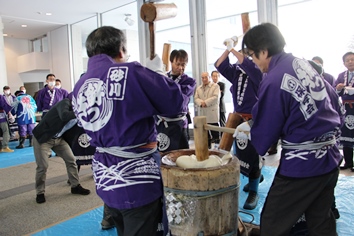 街頭もちつき、議長、商工会議所会頭など