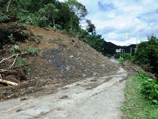 道道文珠砂川線の土砂崩れ現場