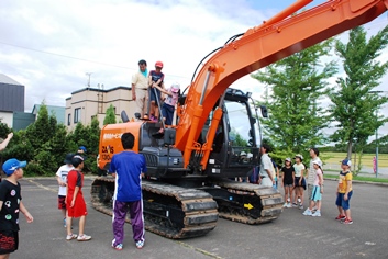 北光小学校写生会・重機体験