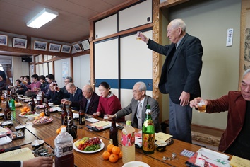 坂井さんの音頭で乾杯