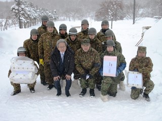 自衛隊雪中遊具制作激励2