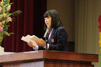 生徒会長からお祝いの言葉が述べられました